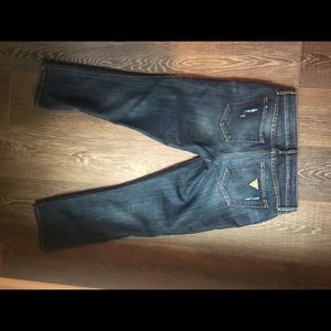 🔻🔻GUESS distressed crop jeans🔻🔻